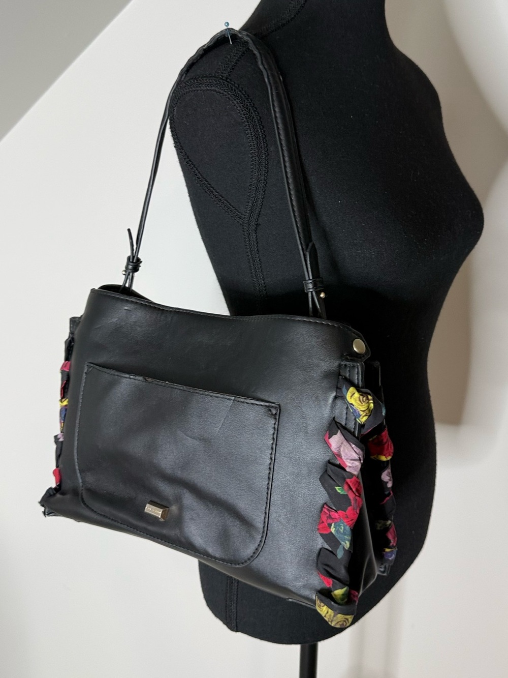 BETSEY JOHNSON Black Wrapped Up In You 2 Shoulder Bag Satchel *FLAW* - Picture 7 of 16